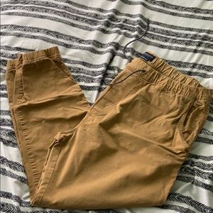 LIKE NEW men’s American Eagle khaki joggers